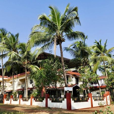 Shanu'S Seaside Inn - A Family-Run Guesthouse Just 100 Metres From Candolim Beach Exterior photo